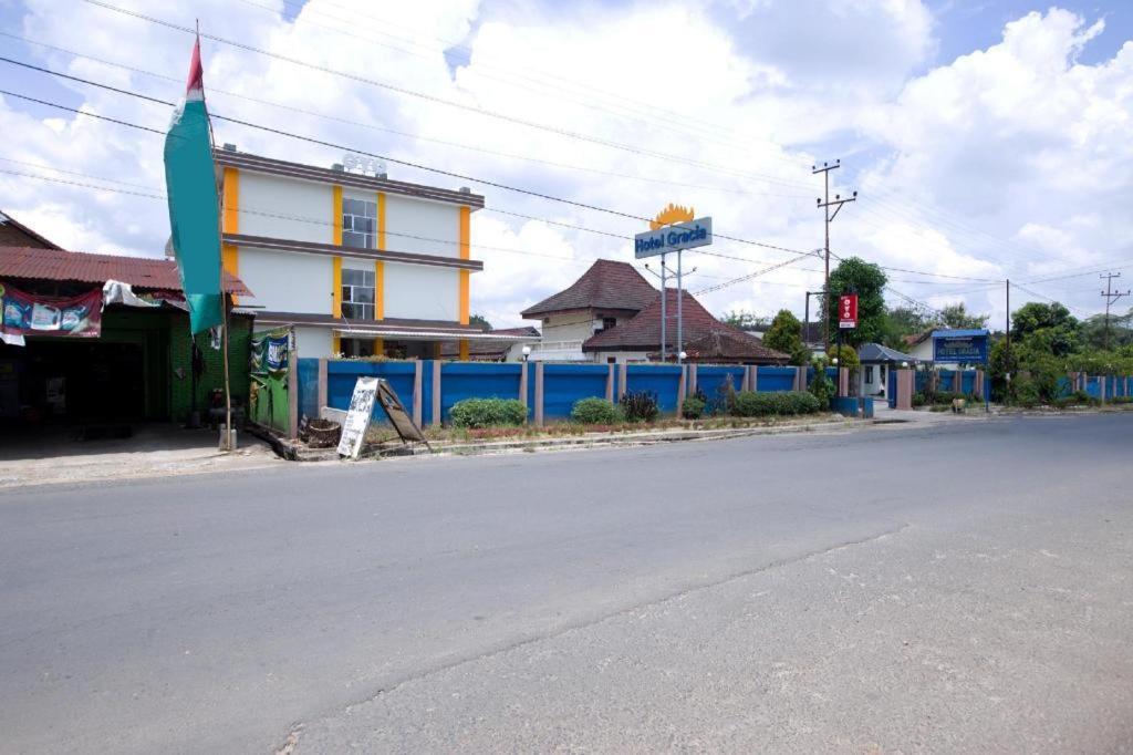 Oyo 3207 Hotel Gracia Bandar Lampung Extérieur photo